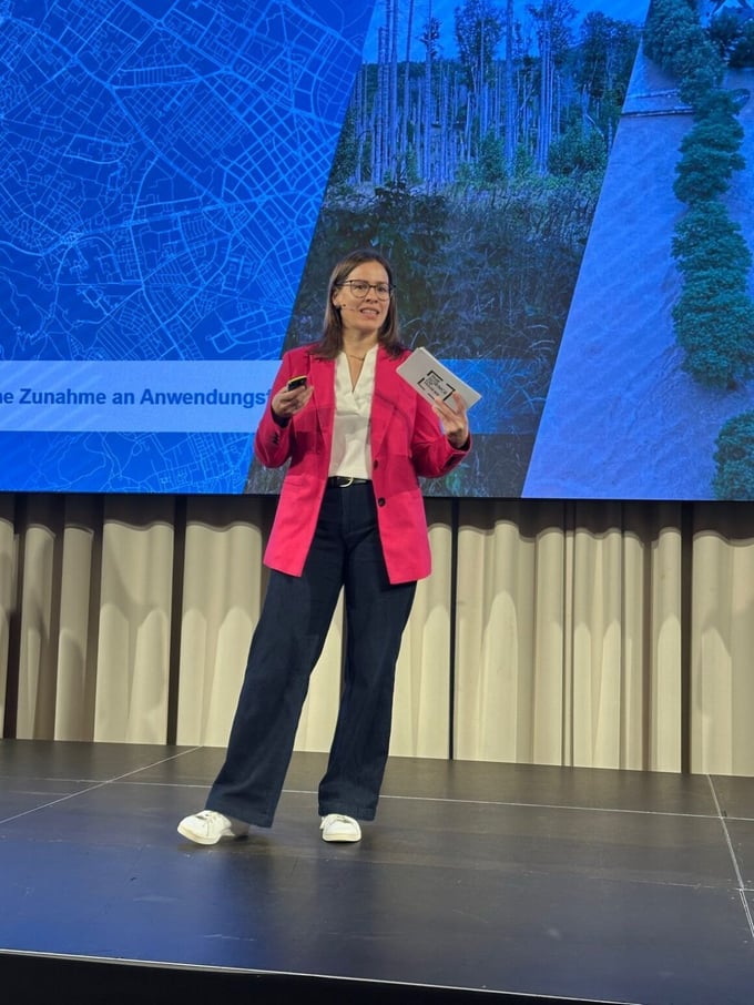 Anna Vetter vom Kanton Zürich stellt die Kollaborationsplattform auf Basis von ArcGIS vor.