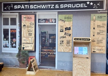 Außenseite des Spätis mit dem Klimakiezomaten