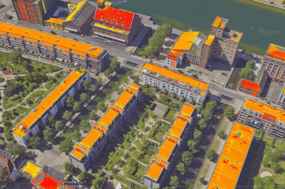 Luftaufnahme eines Wohnquartiers mit mehrstöckigen Wohngebäuden und farbcodierten Dachflächen entlang eines Kanals zur Analyse von Geodaten und Bilddaten.