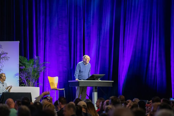 Bild mit Jack Dangermond auf der Esri User Conference 2023 in San Diego