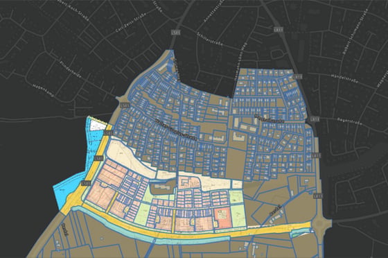 Kartendarstellung von Flurstücken mit farblich hervorgehobenen Parzellen, Grenzen und Nutzungsflächen in einer ArcGIS Parcel Fabric Umgebung.