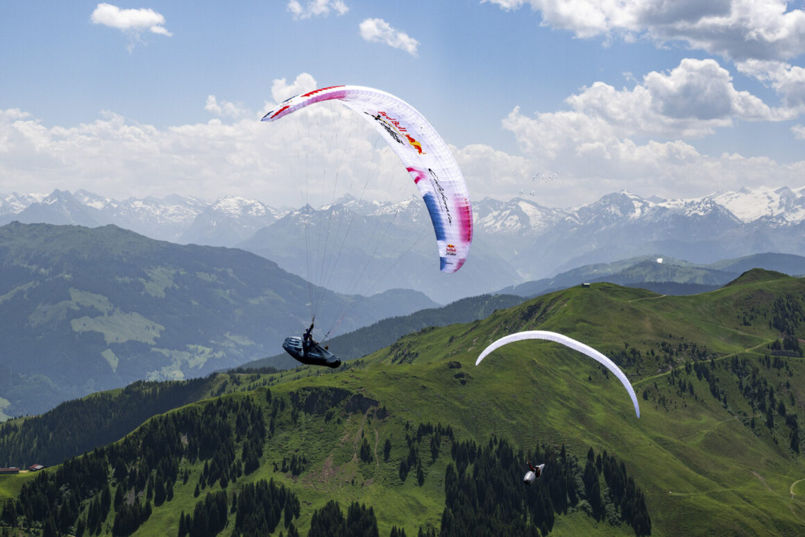 Athlet:innen heben in Kitzbühel ab (Bildnachweis: ©zooom /Adi Geisegger)&nbsp;