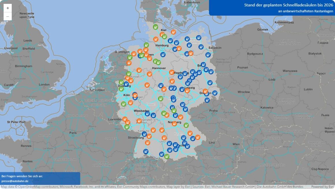 Stand der geplanten Schnellladesäulen bis 2026: in Planung (blau), Bau (orange) und Betrieb (grün)