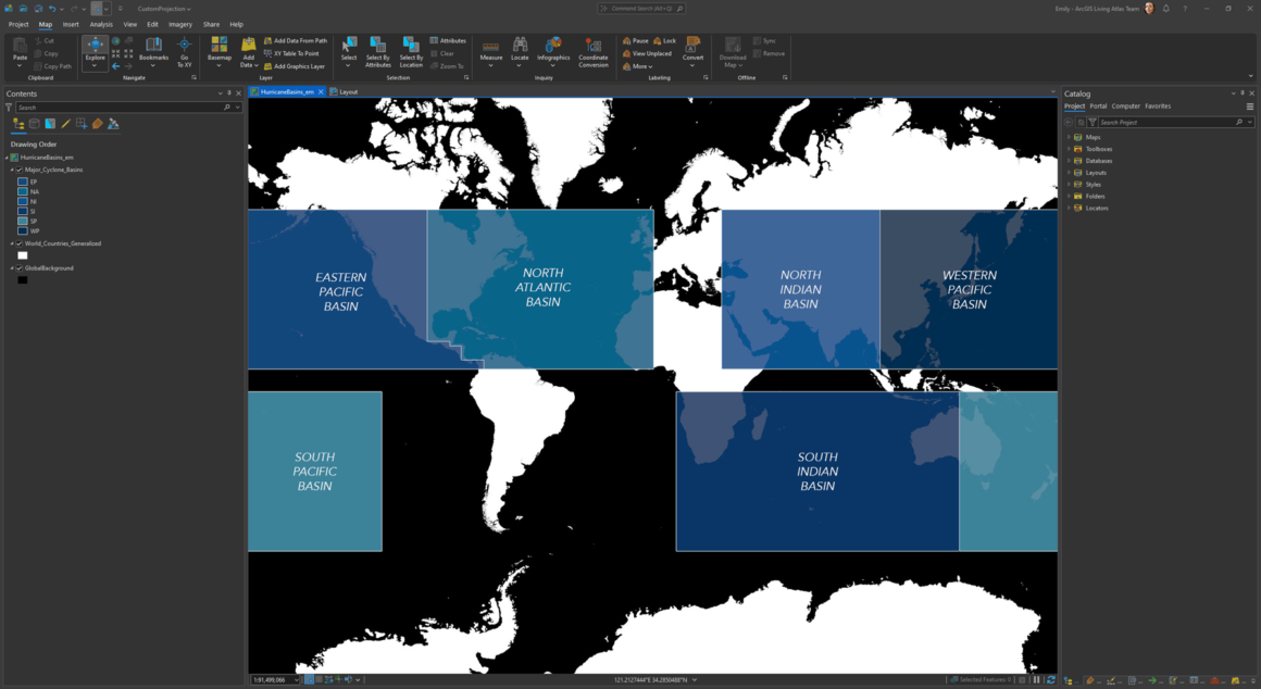 Layer aus dem ArcGIS Living Atlas: Hurrikangebiete, generalisierte Weltländer und globaler Hintergrund.