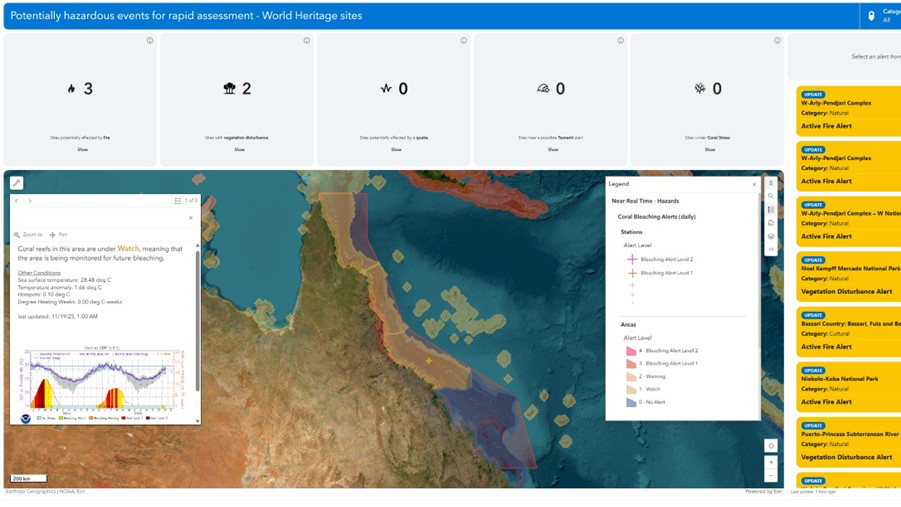 Dashboard im UNESCO Sites Navigator mit Karte eines Küstengebiets, Darstellung von Korallenstress und aktuellen Warnmeldungen.