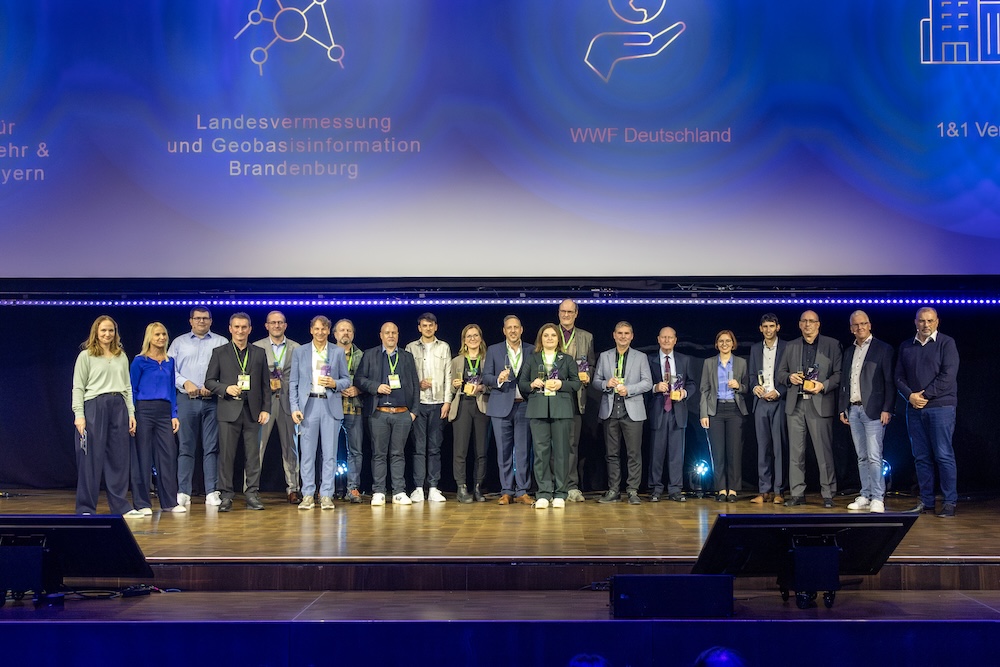 Gewinnerinnen und Gewinner der Customer Success Awards 2024 auf der Esri Konferenz