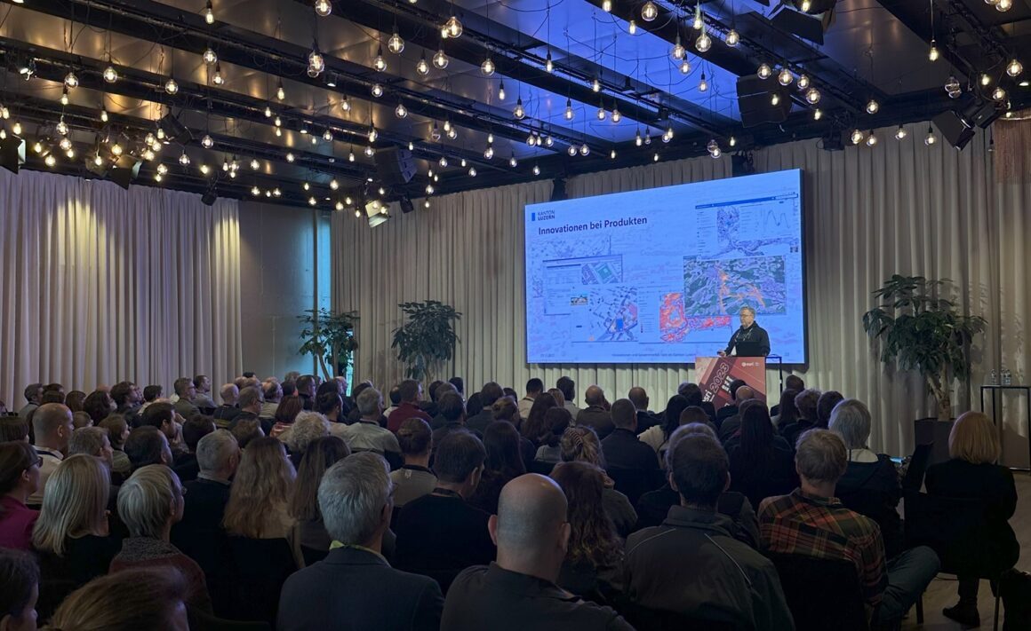 Thomas Hoesli vom Kanton Luzern zu Gast auf der Bühne in Zürich
