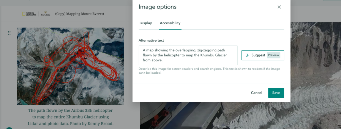 Screenshot aus ArcGIS StoryMaps mit geöffnetem Dialogfenster „Image options“. Im Feld „Alternative text“ wird ein automatisch erstellter Beschreibungstext für ein Foto eines Gletschers vorgeschlagen. Die Schaltflächen „Suggest“, „Rewrite“, „Save“ und „Cancel“ zeigen die Unterstützung des ArcGIS StoryMaps Assistant beim Verfassen von Alternativtexten.