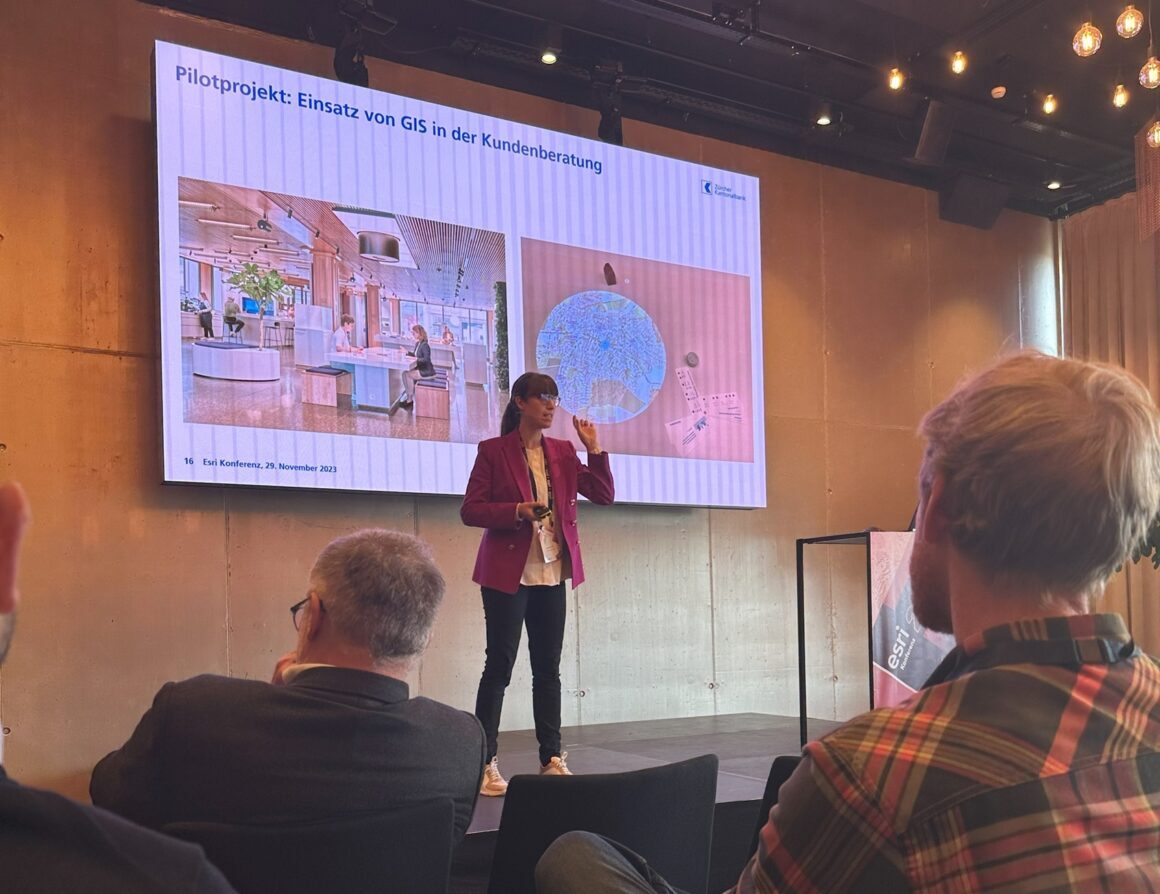 Vortrag der Zürcher Kantonalbank auf der Esri Konferenz 2023 in der Schweiz