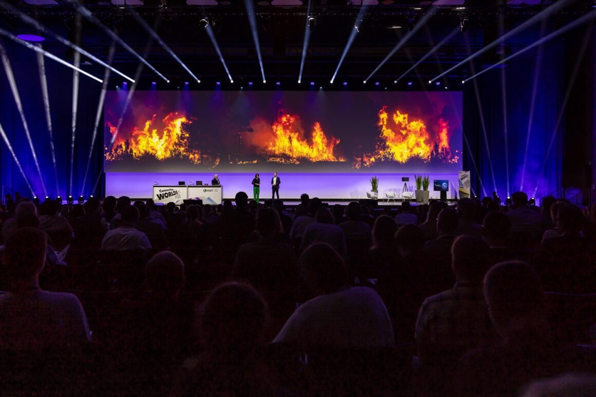 Vortrag auf der Esri Konferenz 2022 zum Thema Waldbrand