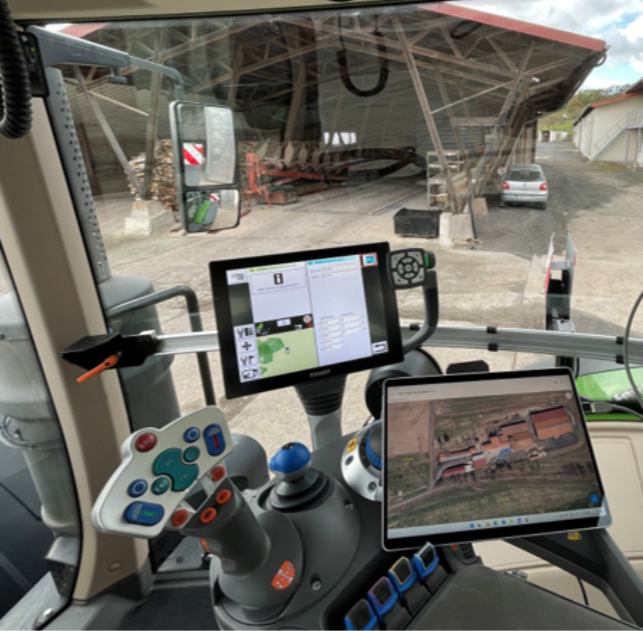 Nachrüstung mobile Endgeräte zur Nutzung von Apps im Führerhaus eines modernen Traktors