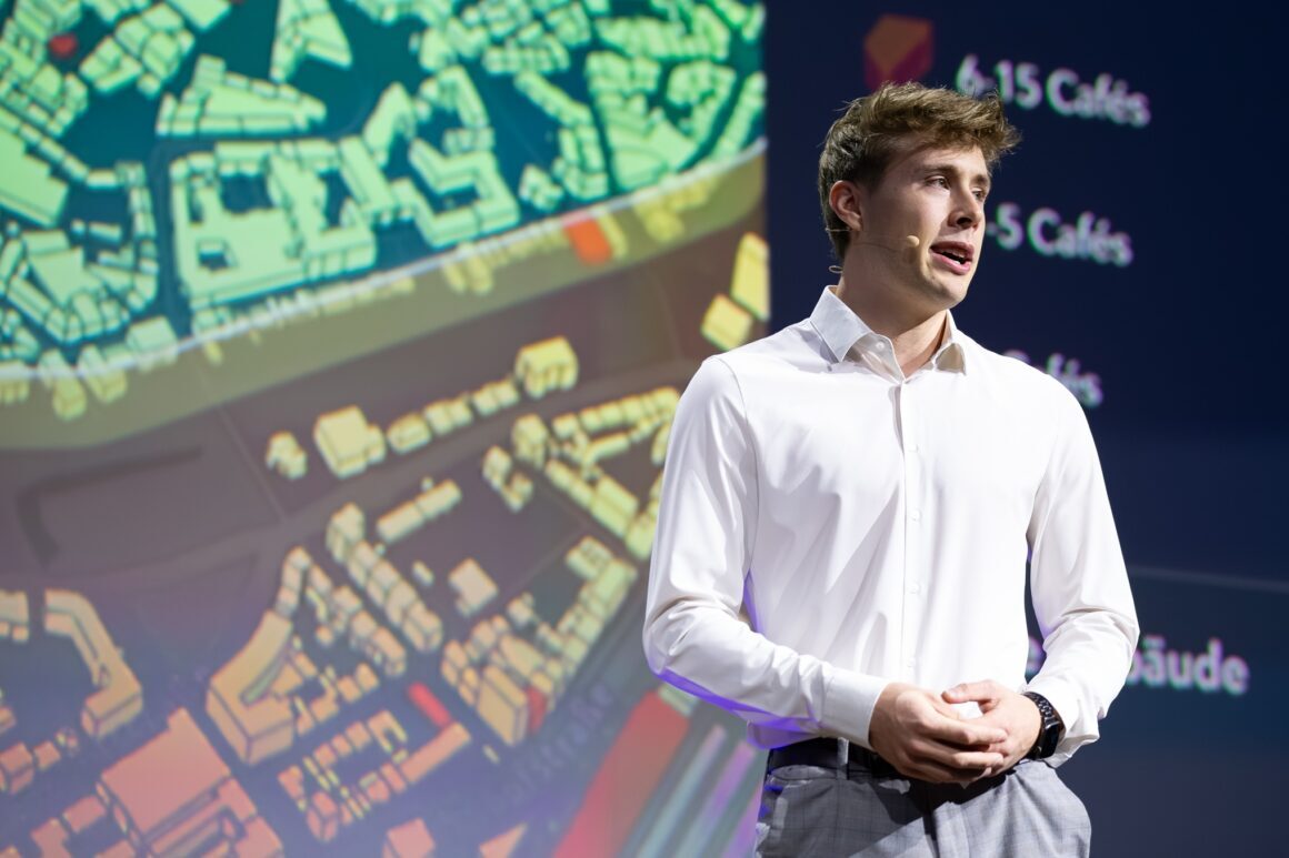 Mika Dinnus zu AI Agents in ArcGIS